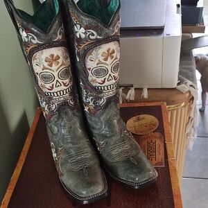 Corral Grey Distressed Skull Embroidered Boots